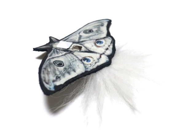 レザーブローチ【moth】 3枚目の画像