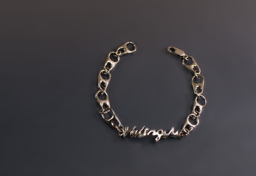 テキストシリーズ - インターロッキング英語名 925 スターリングシルバーブレスレット