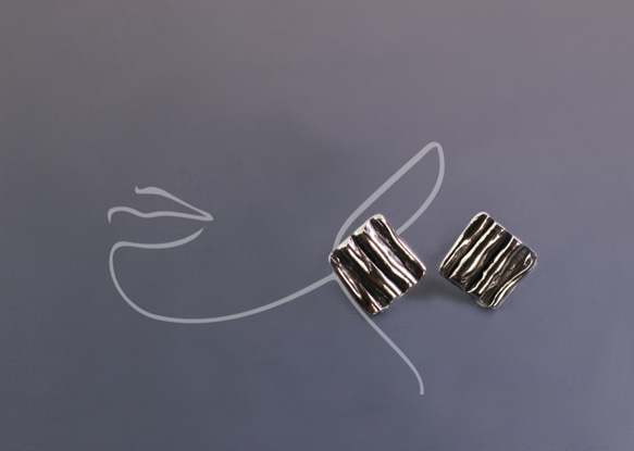 質感系列-不規則水波925銀耳環(一對) 第1張的照片