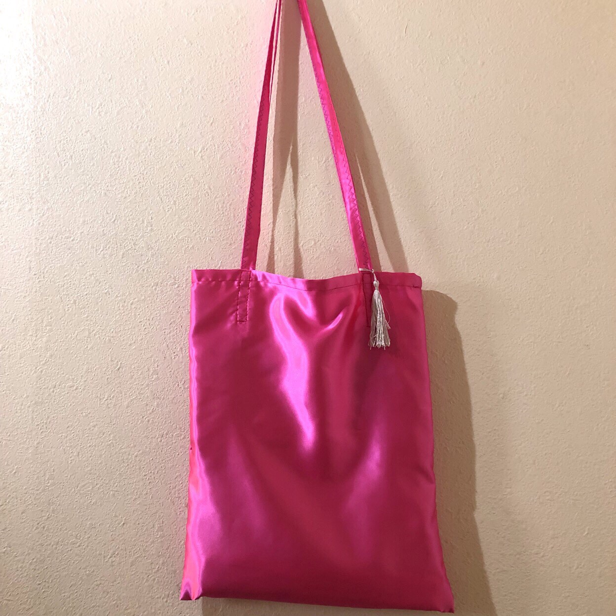 TO BE CHIC】サテンボーダートートバッグ ピンク 新品未使用タグ