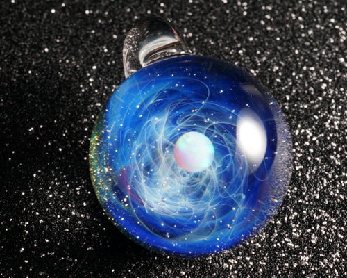 未使用 ボロシリケイトガラス　ヒューミング　ペンダント　満月と金星　宇宙 カラー宇宙モチーフボロシリケイトガラスペンダント銀河と宇宙星