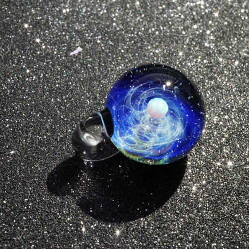 カラー宇宙モチーフボロシリケイトガラスペンダント銀河と宇宙星