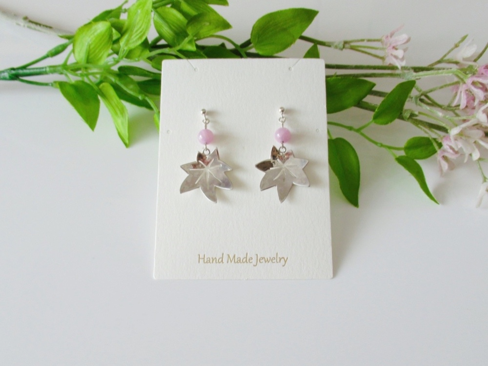 (69)モミジの揺れるシルバーピアス／イヤリング　ローズクォーツ付き　ペア