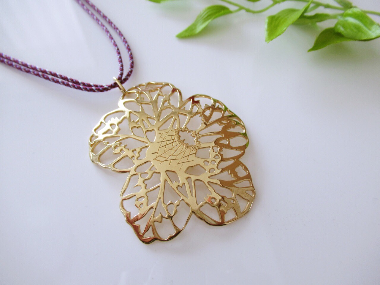 (6)椿　透かし18Kメッキネックレス