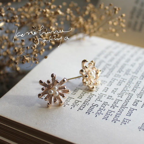 maumaumau14kgf K2ストーン スノーフラワーカービングピアス maumaumau