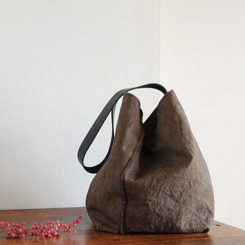 ＊一閑張りバッグ（十六菊花紋）柿渋染め 一閑張りバッグ（十六菊花紋）柿渋染め