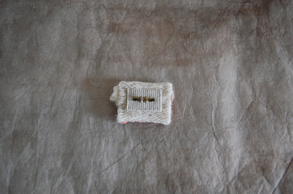 裂き織りブローチ：茜色 3枚目の画像