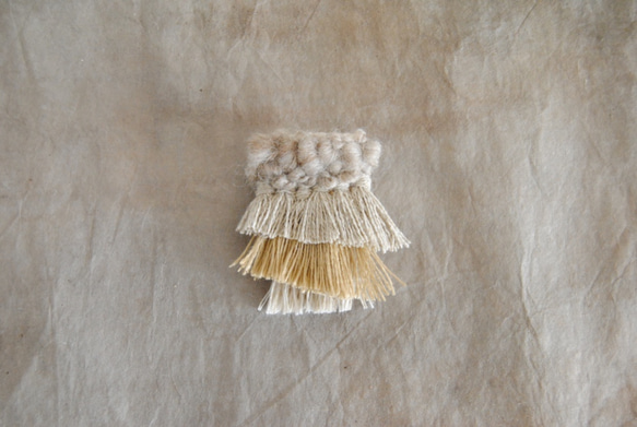 織りフリンジブローチ 2枚目の画像