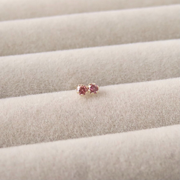 〈10K〉ピンクダイヤモンドのスタッドピアス（2mm） 3枚目の画像