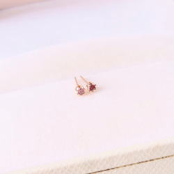 〈10K〉ピンクダイヤモンドのスタッドピアス（2mm） 5枚目の画像