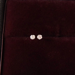 〈10K〉天然ダイヤモンドのスタッドピアス（2mm） 4枚目の画像