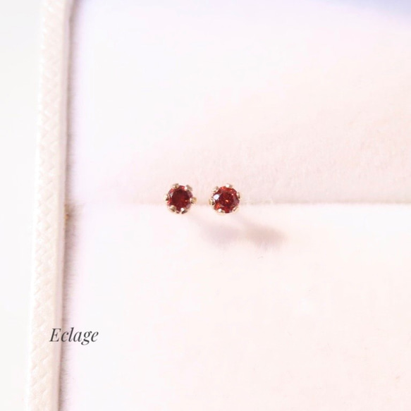 14kgf〉レッドダイヤモンドのスタッドピアス（2mm） ピアス（スタッド