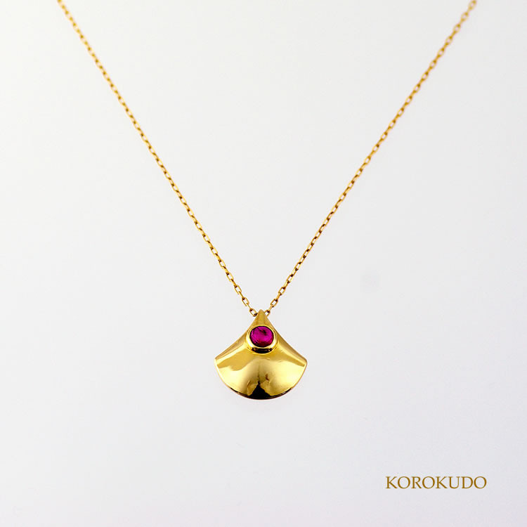 ヴィンテージ・デザイン　ルビーのネックレス