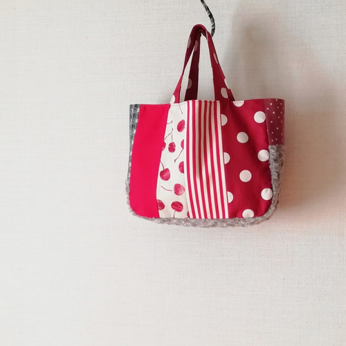 パッチワークのトートバッグred/wool/ボア トートバッグ