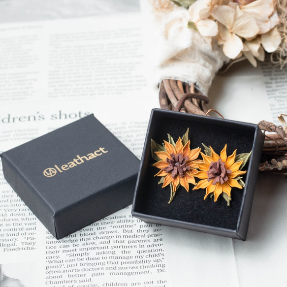 皮革花朵耳環 Sunflower（向日葵） 意大利皮革耳環 多變禮物 無孔穿孔耳環 真皮 第5張的照片