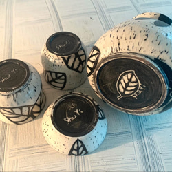 陽刻系列-花卉白陶酒壺杯4件組_陶製容器 第3張的照片