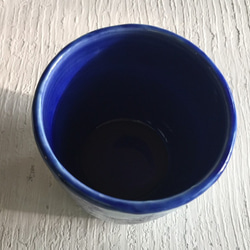 渦巻く木の影がcup_pottery茶碗を持っています 4枚目の画像