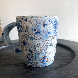 花のさざなみ陶器のマグカップ_Pottery Mug 1枚目の画像