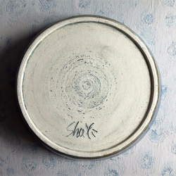 白陶上的鈷藍漣漪_陶器餐盤 第5張的照片