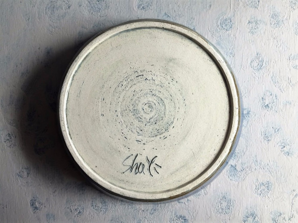 白陶上的鈷藍漣漪_陶器餐盤 第5張的照片