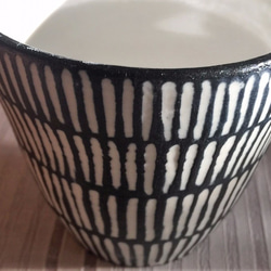 黑與白的斡旋-手握杯_陶器茶杯 第4張的照片