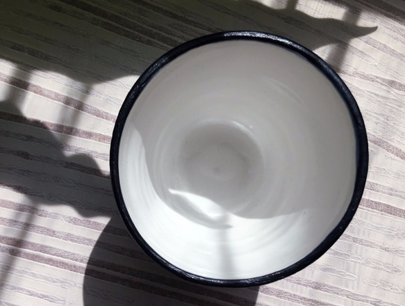 黑與白的斡旋-手握杯_陶器茶杯 第5張的照片