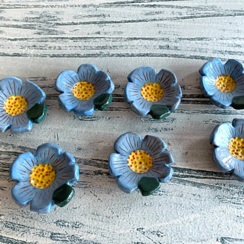 縞水色の花形箸置き（売り切れ次第再生産）_陶器の箸置き 箸・箸置き