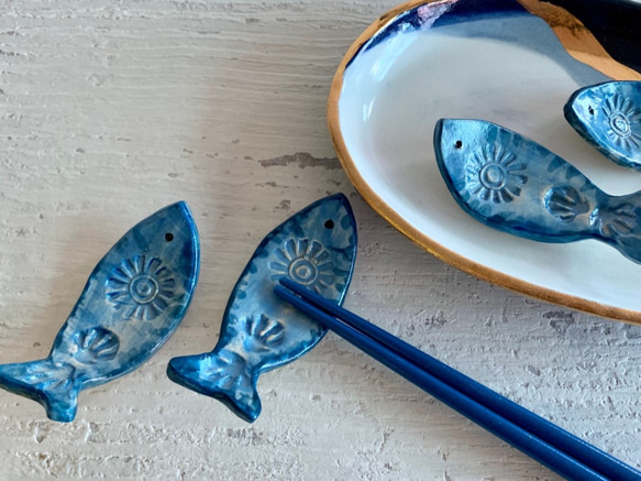 藍色小魚乾筷子架(售完再製款)_陶器筷架 第1張的照片