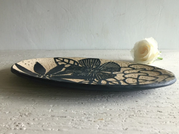 陽刻系列-花卉白陶橢圓盤_陶器餐盤 第3張的照片