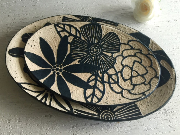 陽の彫刻シリーズ - 花白い陶器の楕円形のプレート_陶器のプレート 5枚目の画像
