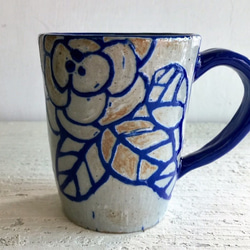 ヤン彫刻シリーズ - ブルーキャメリアカップ_陶器マグ 2枚目の画像