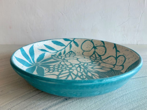 陽刻系列-湖水藍花卉大盤__陶器餐盤 第2張的照片