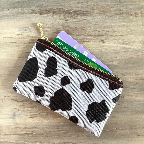 畳縁　硬幣錢包　名片夾　日式　牛圖案　荷斯坦　單調 第1張的照片