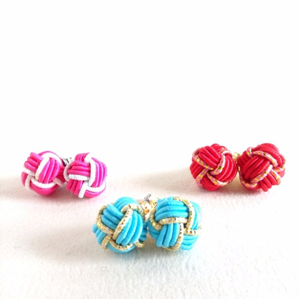 水引“Mizuhiki”製作　綠松石×金　球形耳環　雙色　bi-color 第4張的照片