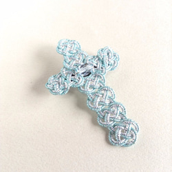 水引“Mizuhiki”製作　十字架胸針　海藍寶石的顏色　淺藍色 第3張的照片