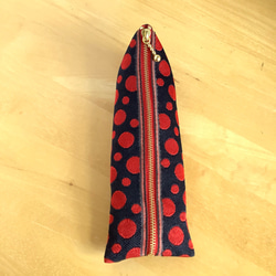 【草間弥生風？】畳縁　テトラ型　ペンケース　和風　ドット　赤 3枚目の画像
