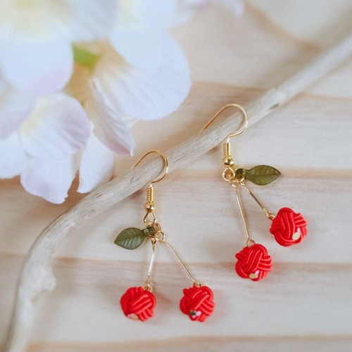 maumaumau♡ カービングピアス♡ 水引 さくらんぼ ピアス ガーリー 春 赤 ピアス（フック