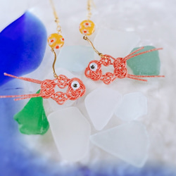 水引“Mizuhiki”製作　金魚　耳環　千花玻璃珠　橘紅色　日式 第1張的照片