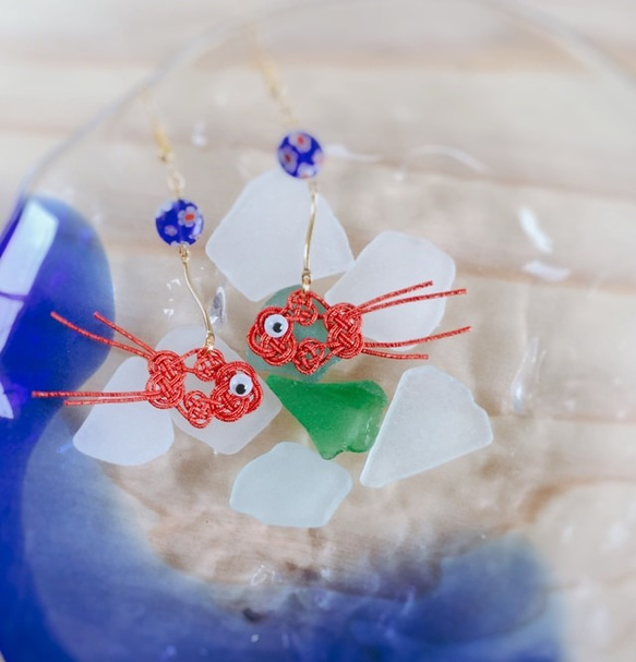 【ゆらゆら金魚】水引　ピアス　赤ラメ　夏祭りに　ミルフィオリ　チャイナ 1枚目の画像