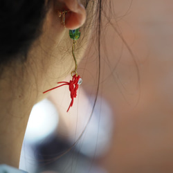 水引“Mizuhiki”製作　金魚　耳環　千花玻璃珠　金屬紅　日式 第2張的照片