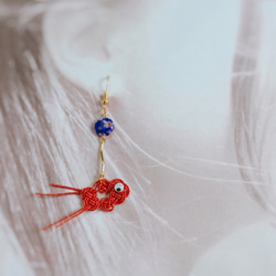 水引“Mizuhiki”製作　金魚　耳環　千花玻璃珠　金屬紅　日式 第5張的照片