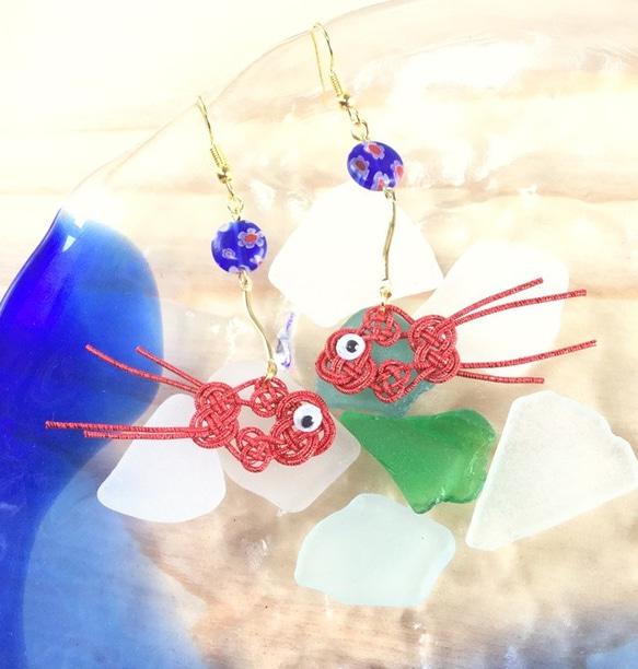 【ゆらゆら金魚】水引　ピアス　赤ラメ　夏祭りに　ミルフィオリ　チャイナ 6枚目の画像