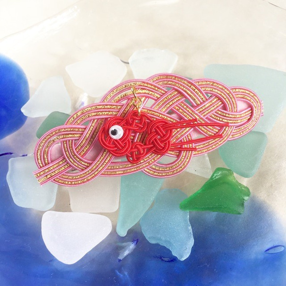 水引“Mizuhiki”製作　金魚　髮夾　瓦萊塔　 粉紅色　珊瑚色 第3張的照片