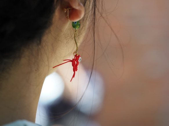 水引“Mizuhiki”製作　金魚　耳環　千花玻璃珠　朱紅　日式 第2張的照片