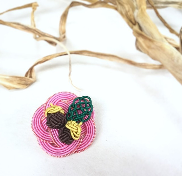 水引“Mizuhiki”製作　胸針　橡子　粉紅色　秋 第2張的照片