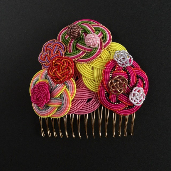 “水引“Mizuhiki”製作　髮飾　梳子　華美　花的顏色 第1張的照片