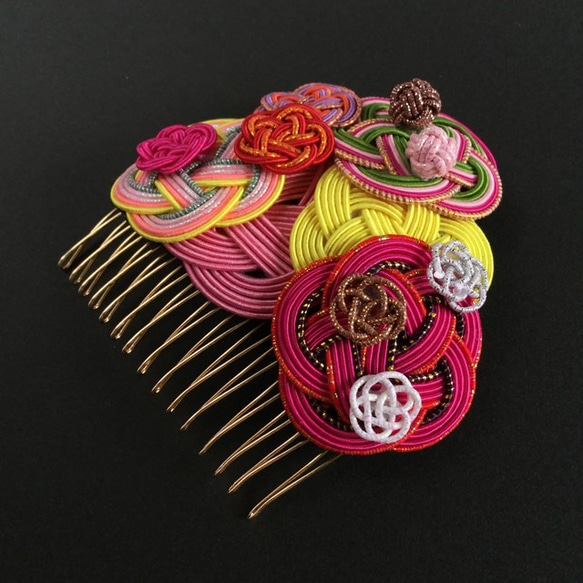 “水引“Mizuhiki”製作　髮飾　梳子　華美　花的顏色 第3張的照片