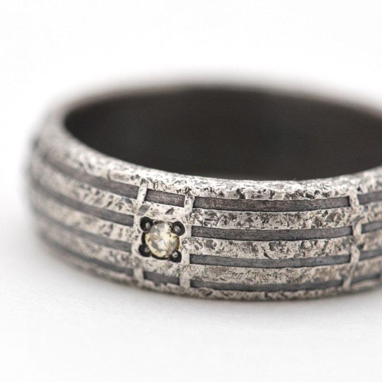 ライトイエローダイヤモンド シルバーリング　荒らし仕上げ　seinシリーズブラック　S幅 リングサイズ15号