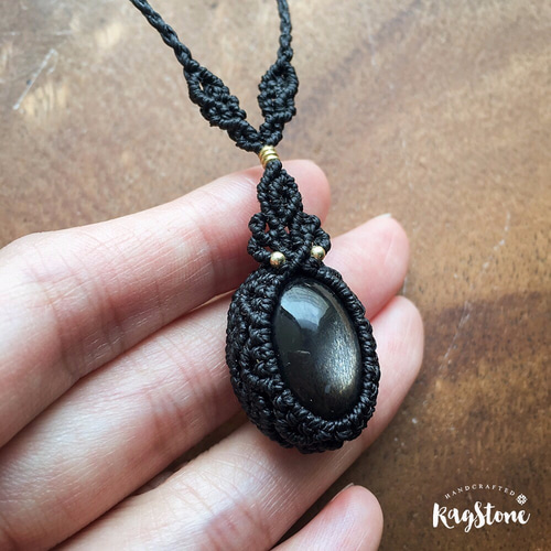 静燦光』ブラックサンムーンストーンとブラウンサンストーンのマクラメ