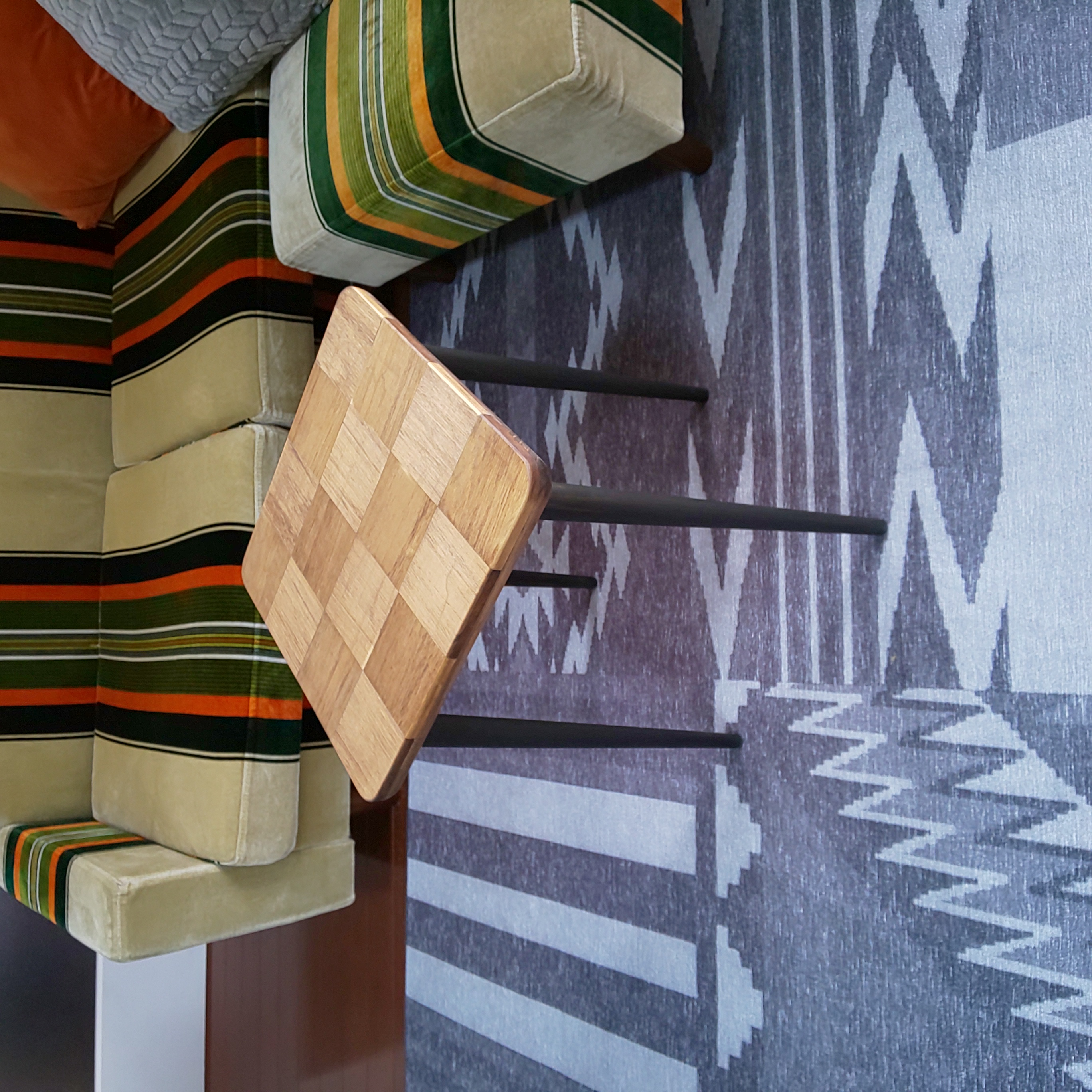 モザイク柄 living サイドテーブル 脚色ブラック